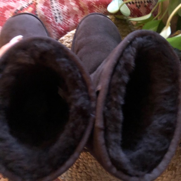 UGG Classic Short Boots - Picture 6 of 10